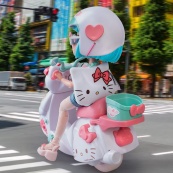 Детская кукла "Красавица пинк на скутере" 4SF Manga Dolls HKTF3000 серии "Hello Kitty". Изображение №6