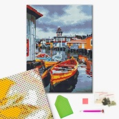 Алмазная мозаика "Лодка у городка" RDBS7014, 30х40 см. Изображение №2