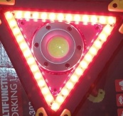 Знак аварійний+LED LL301/W837-COB+36SMD RED, 2x18650/4xAA, ЗУ microUSB, Power Bank. Изображение №4