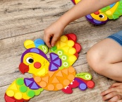 Набор для творчества "Мягкая фигурная мозаика. Пеликан" VT4511-02, 150 мягких наклеек. Изображение №2 Набор для творчества "Мягкая фигурная мозаика. Пеликан" VT4511-02, 150 мягких наклеек. Изображение №2