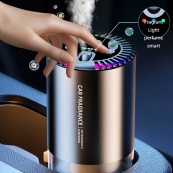 Арома дифузор для авто автоматичний RGB + запаска блакитне небо 50мл Одеколон (018). Зображення №2