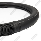 Чохол на кермо шкіра "M" (37-38см) чорний Elegant 115061 масажер,біла нитка. Изображение №3