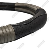 Чохол на кермо шкіра "M" (37-38см) чорний Elegant 115321 сірі рельєфні вставки. Зображення №3 Чохол на кермо шкіра "M" (37-38см) чорний Elegant 115321 сірі рельєфні вставки. Зображення №3