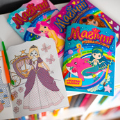 Водна розмальовка "Принцеси" 10171025, 8 сторінок, 22 наліпки. Зображення №11