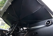 Зонт солнцезащитный в авто 140*80см вырез под зеркало, складная ручка. Изображение №4
