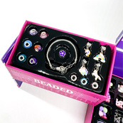 Детский набор с украшениями для создания шарм-браслетов "Jewelry Box" KSY951. Изображение №6 Детский набор с украшениями для создания шарм-браслетов "Jewelry Box" KSY951. Изображение №6