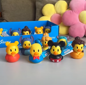 Дитяча іграшка для купання серії "Disney" Качечка Duckalooz 33415-1. Зображення №3