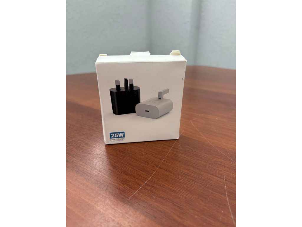 Зарядное устройство BS-KJ825W, 25Вт, USB-C, PD/PPS, быстрая зарядка, британская вилка, черный ТМAmazon Зарядное устройство BS-KJ825W, 25Вт, USB-C, PD/PPS, быстрая зарядка, британская вилка, черный ТМAmazon