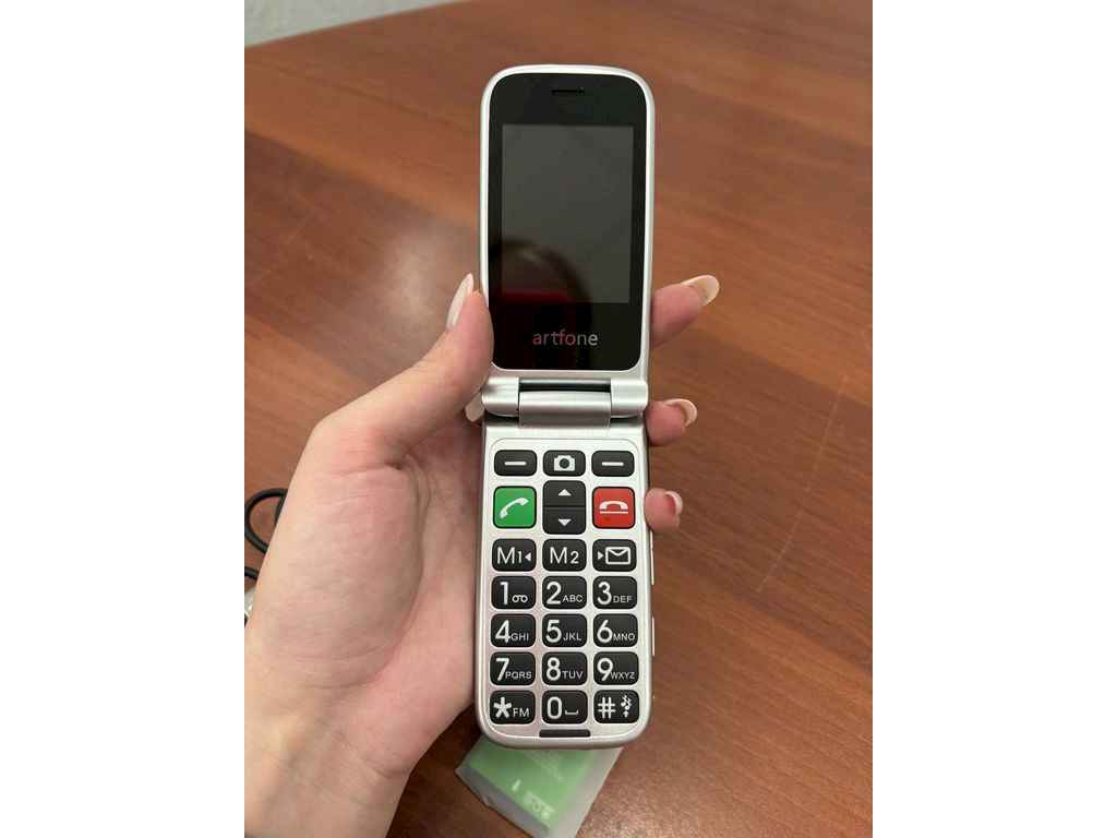 Телефон мобільний artfone CF241A, 2,4, Dual SIM, SOS, Bluetooth, великі кнопки, чорний/сріблястий ТМAmazon Телефон мобільний artfone CF241A, 2,4, Dual SIM, SOS, Bluetooth, великі кнопки, чорний/сріблястий ТМAmazon
