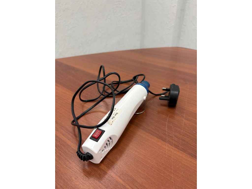 Фен технический для эмбосинга и рукоделия Embossing Heat Gun, 350°C, 230В, с подставкой, бело-синий ТМAmazon Фен технический для эмбосинга и рукоделия Embossing Heat Gun, 350°C, 230В, с подставкой, бело-синий ТМAmazon